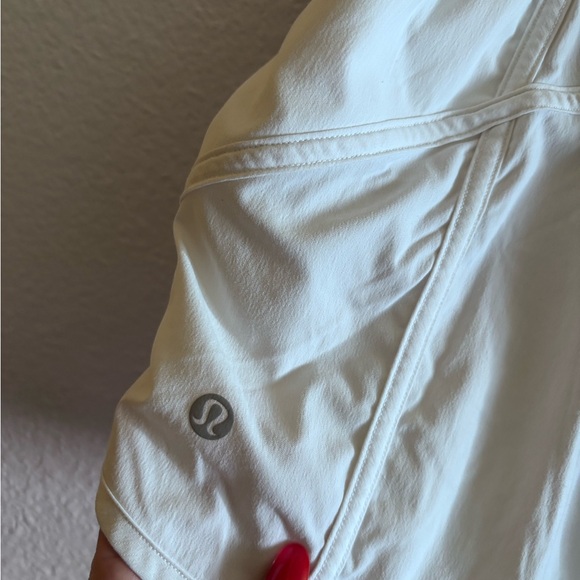 Lululemon - Picture 4 of 5